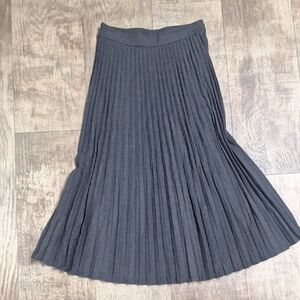 Elegant Gray Pleated Skirt